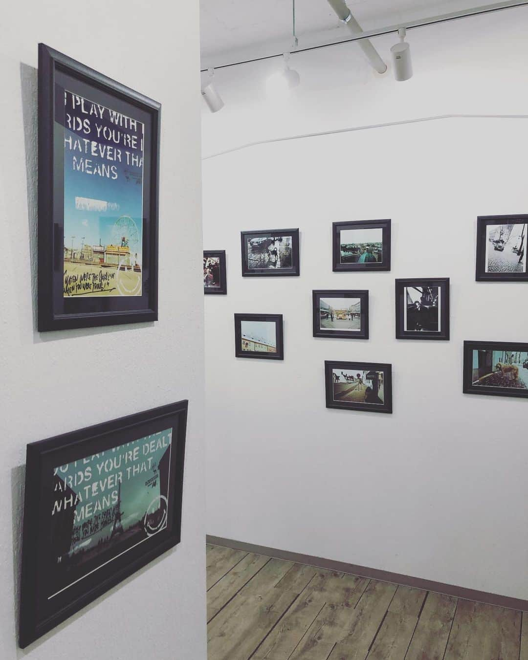 橋本塁さんのインスタグラム写真 - (橋本塁Instagram)「【サウシュー渋谷写真展初日終了!】 ご来展ありがとうございました！明日は金曜日なので11-21時でギャラリールデコ(渋谷3-16-3ルデコビル6&5階)にてコロナ感染防止対策して僕は一日中ずっと居ます！(不在日25,26,29日)サウシュー&STINGRAY会場限定夏のセールも開催中！差し入れ有り難うございました！ #サウシュー #stingray #渋谷  #oneokrock #ワンオクロック #ストレイテナー #NCIS #androp #thebawdies #thepillows #fomare #FBY #lowiq01 #thebackhorn #9mmparabellumbullet  #hawaiian6  #ren」8月20日 19時50分 - ruihashimoto