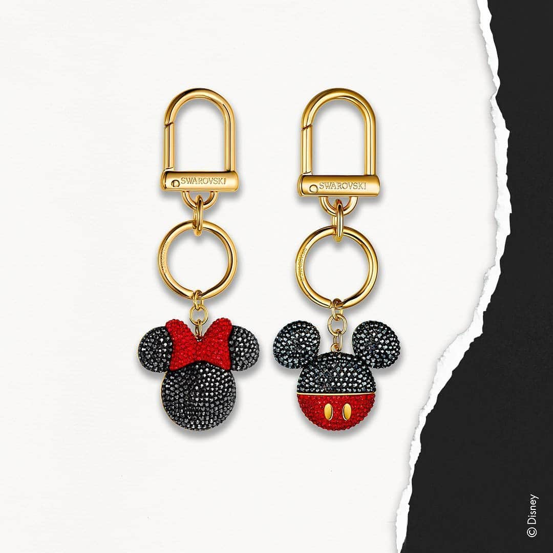 SWAROVSKIさんのインスタグラム写真 - (SWAROVSKIInstagram)「Take your style to a new level, with dazzling Disney bag charms! #MickeyandMinnie」8月20日 19時48分 - swarovski