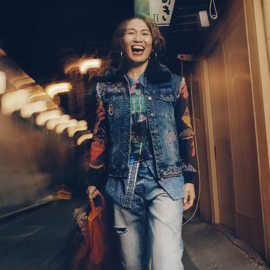 デシグアルのインスタグラム：「One of the main inspirations  of our denim patch collection is ‘kintsugi’. A Japanese art technique that gives a second chance to broken pottery rebuilding it with with powdered gold.」