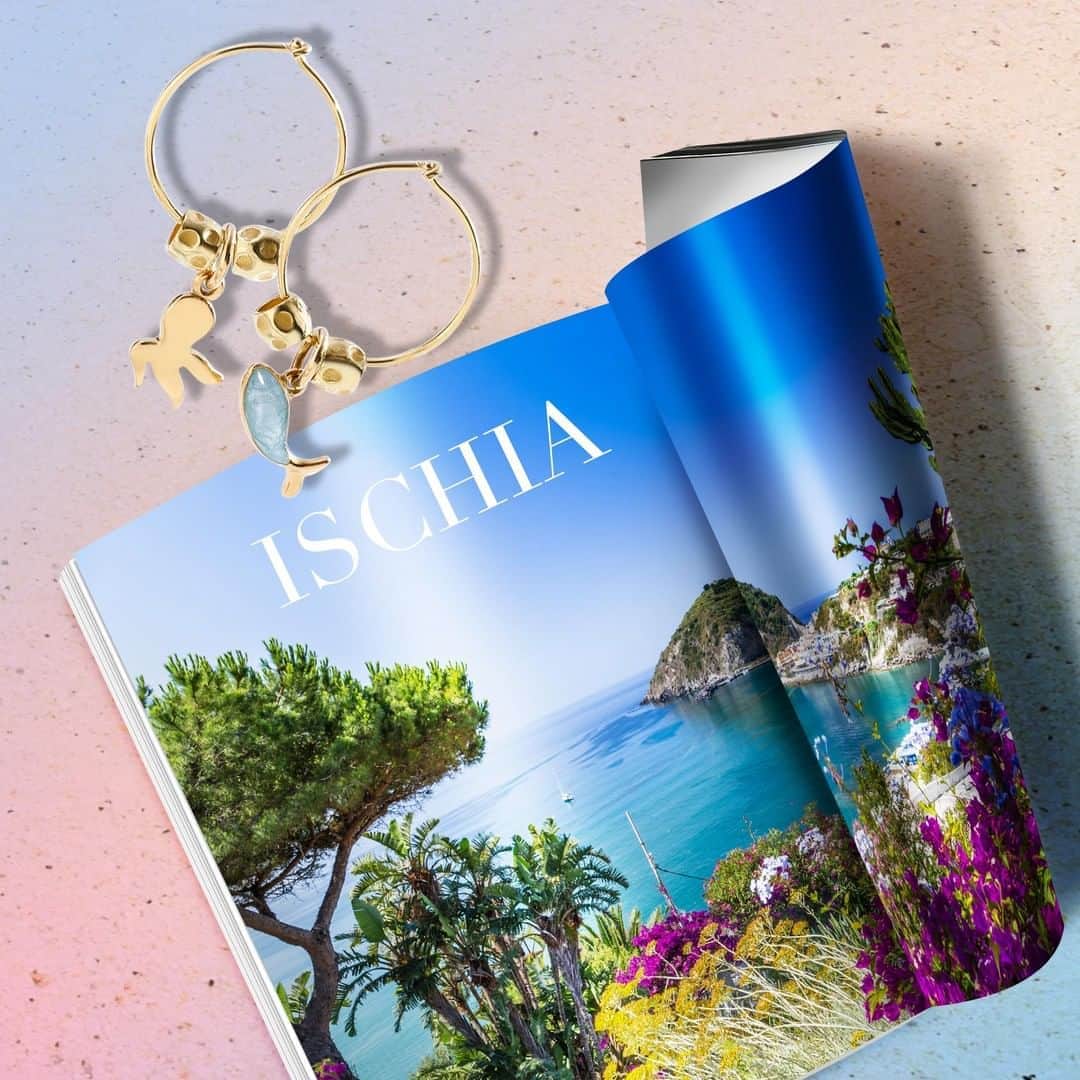 ドドさんのインスタグラム写真 - (ドドInstagram)「DoDo has a happy home on this exotic Italian island. Visit us in Ischia to make your chic summer look.⁣ ⁣ #DoDoJewels #CharmingJewelry #SeaEmotions」8月20日 19時54分 - dodojewels