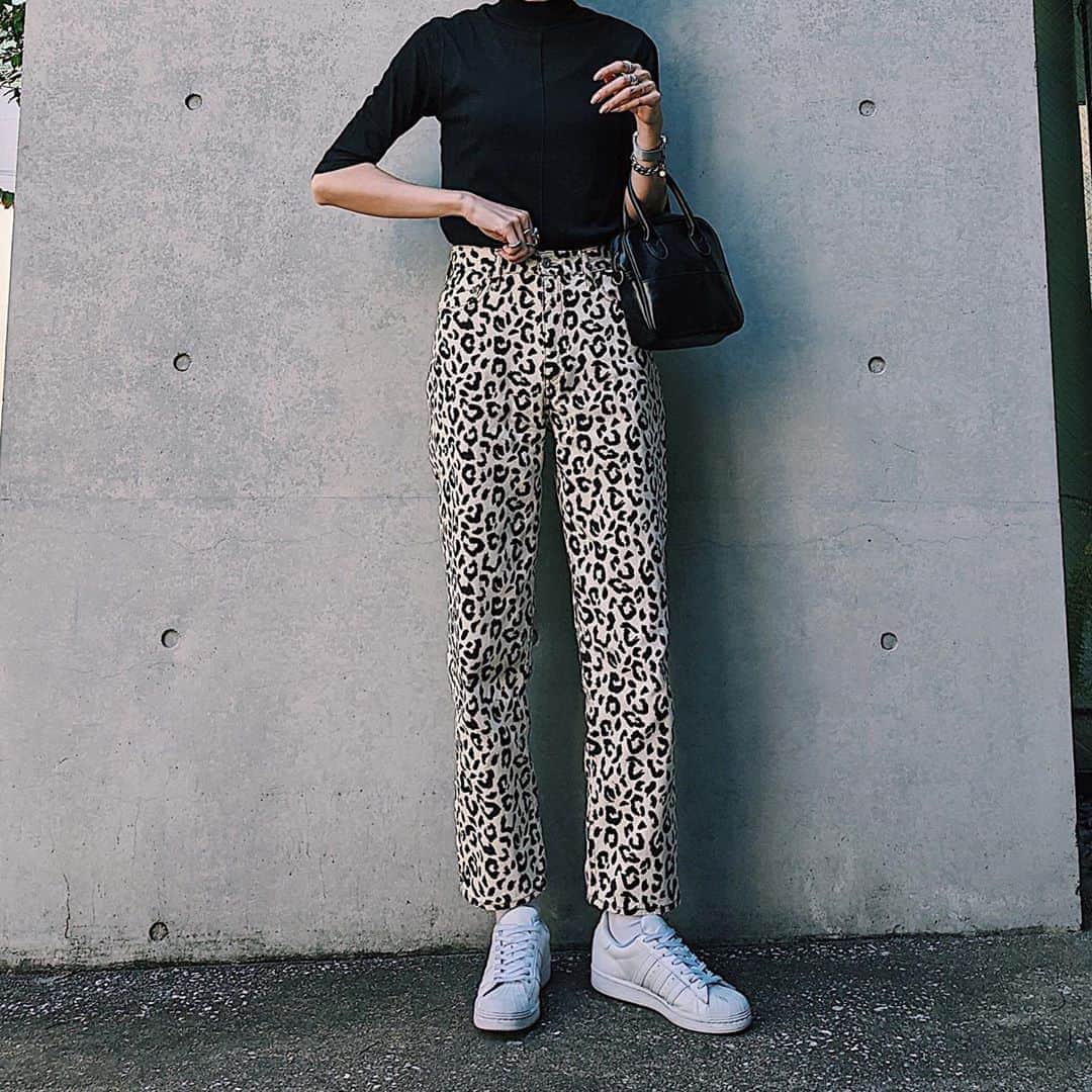 のインスタグラム：「〻👩🏻‍🦱🐯🍐🍧 Someday clothes‥⛱ ． 早く秋服着たいな、、 ． ． #fashion  #MOUSSY #MOUSSYSNAP  #teampixel #baroque_pixel #pixelで撮影」