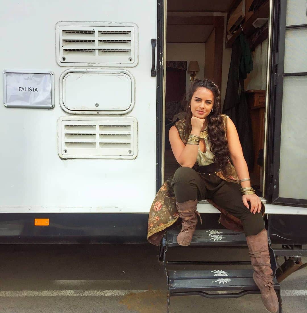 ジョージア・メイ・フットのインスタグラム：「Falista 📽🎬 @outpostseries @thecw」