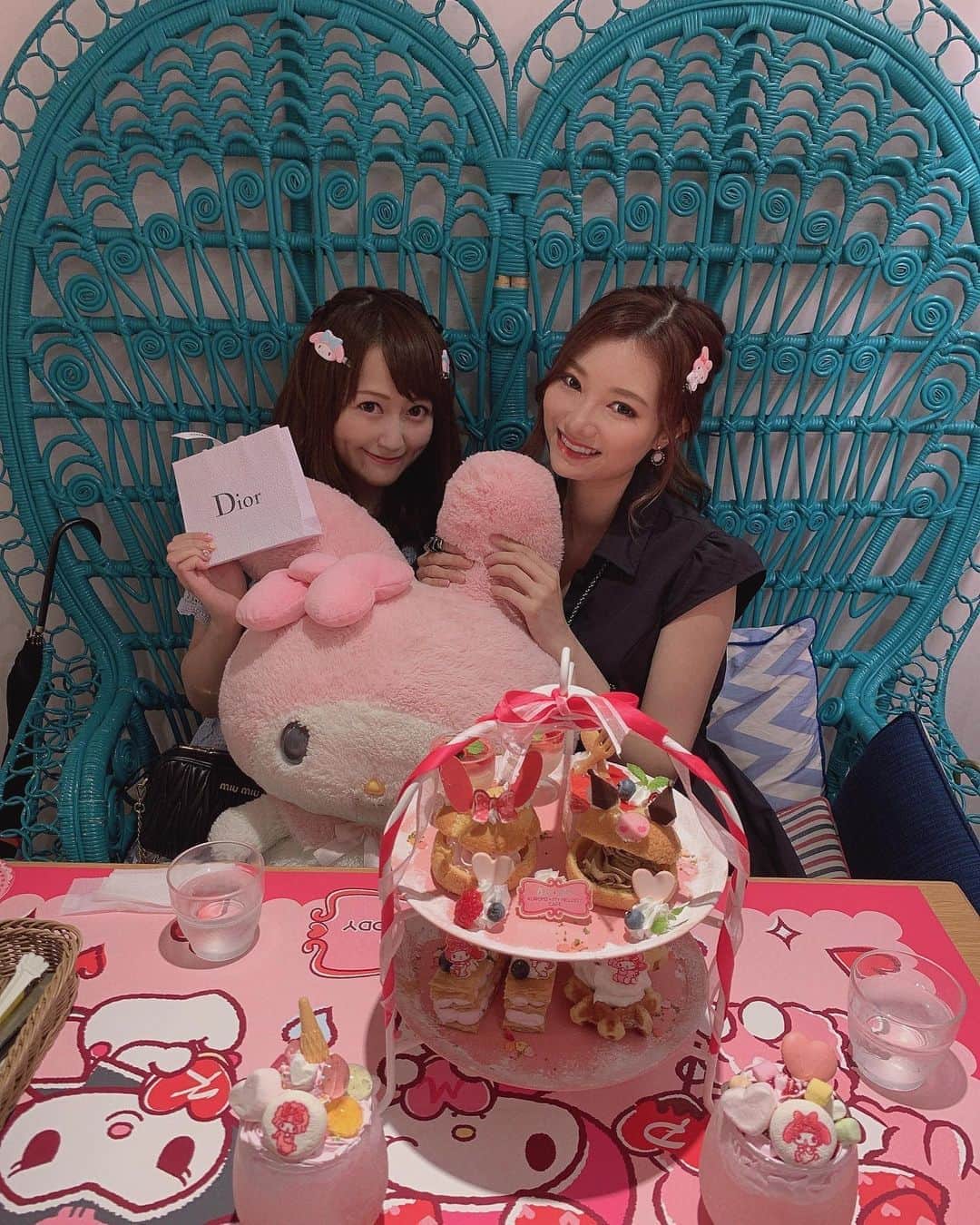 金子実加のインスタグラム：「あみみのお誕生日お祝いにサプライズで、 マイメロカフェに行きました🍰💕 喜んでくれたみたいで、うれしかったなぁ🥺✨ . . . . . . . . . . #地雷メイク　#マイメロ　#マイメロカフェ　#シナモン　#ぴえん系女子 #dior #アフタヌーンティー #サンリオ　#マイメロディ #mymelody #地雷女 #歌舞伎町 にいそう笑笑 ごっこしたよ☺️#ヴィヴィアンウエストウッド」