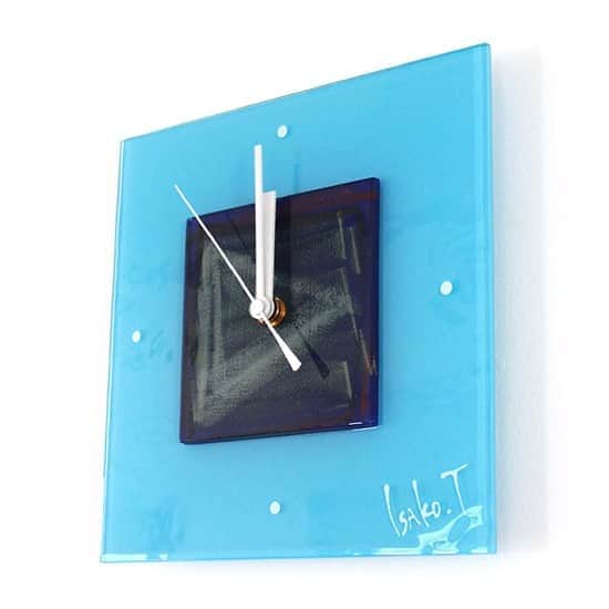 comb de shioさんのインスタグラム写真 - (comb de shioInstagram)「時計から、アートのある生活、はじめませんか？  glass art clock by Isako TODA﻿ ﻿ #アートのある暮らし ﻿ ------------------------﻿ 【作品リスト】﻿ ﻿ ■ ガラスアート時計・「direction」 C_181032  オンラインショップ掲載中です。﻿ ﻿ ﻿ #combdeshio﻿ #コムデシオガラス ﻿ #コムデシオ ﻿ #ガラス作家杜多一菜子﻿ #三重県  #三重県津市  #インテリア好きな人と繋がりたい﻿ #インテリアデザイン﻿ #おしゃれインテリア #インテリアアート #壁掛けインテリア #おしゃれな部屋  #抽象画アート #寝室インテリア  #壁掛け時計 #ガラス時計 #新築祝いのプレゼント #結婚祝いのプレゼント  #おうち時間を楽しむアイテム ﻿#インテリア時計  #artist  #interiorart #interiorartwork #artclock #glassclock #japanesecraft #clock」8月20日 11時50分 - comb_de_shio