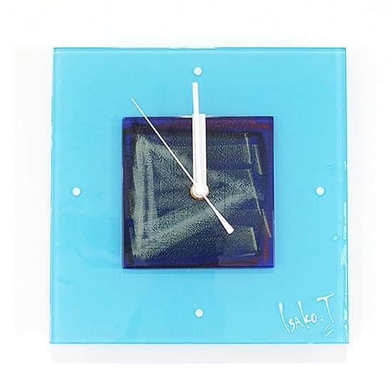 comb de shioさんのインスタグラム写真 - (comb de shioInstagram)「時計から、アートのある生活、はじめませんか？  glass art clock by Isako TODA﻿ ﻿ #アートのある暮らし ﻿ ------------------------﻿ 【作品リスト】﻿ ﻿ ■ ガラスアート時計・「direction」 C_181032  オンラインショップ掲載中です。﻿ ﻿ ﻿ #combdeshio﻿ #コムデシオガラス ﻿ #コムデシオ ﻿ #ガラス作家杜多一菜子﻿ #三重県  #三重県津市  #インテリア好きな人と繋がりたい﻿ #インテリアデザイン﻿ #おしゃれインテリア #インテリアアート #壁掛けインテリア #おしゃれな部屋  #抽象画アート #寝室インテリア  #壁掛け時計 #ガラス時計 #新築祝いのプレゼント #結婚祝いのプレゼント  #おうち時間を楽しむアイテム ﻿#インテリア時計  #artist  #interiorart #interiorartwork #artclock #glassclock #japanesecraft #clock」8月20日 11時50分 - comb_de_shio