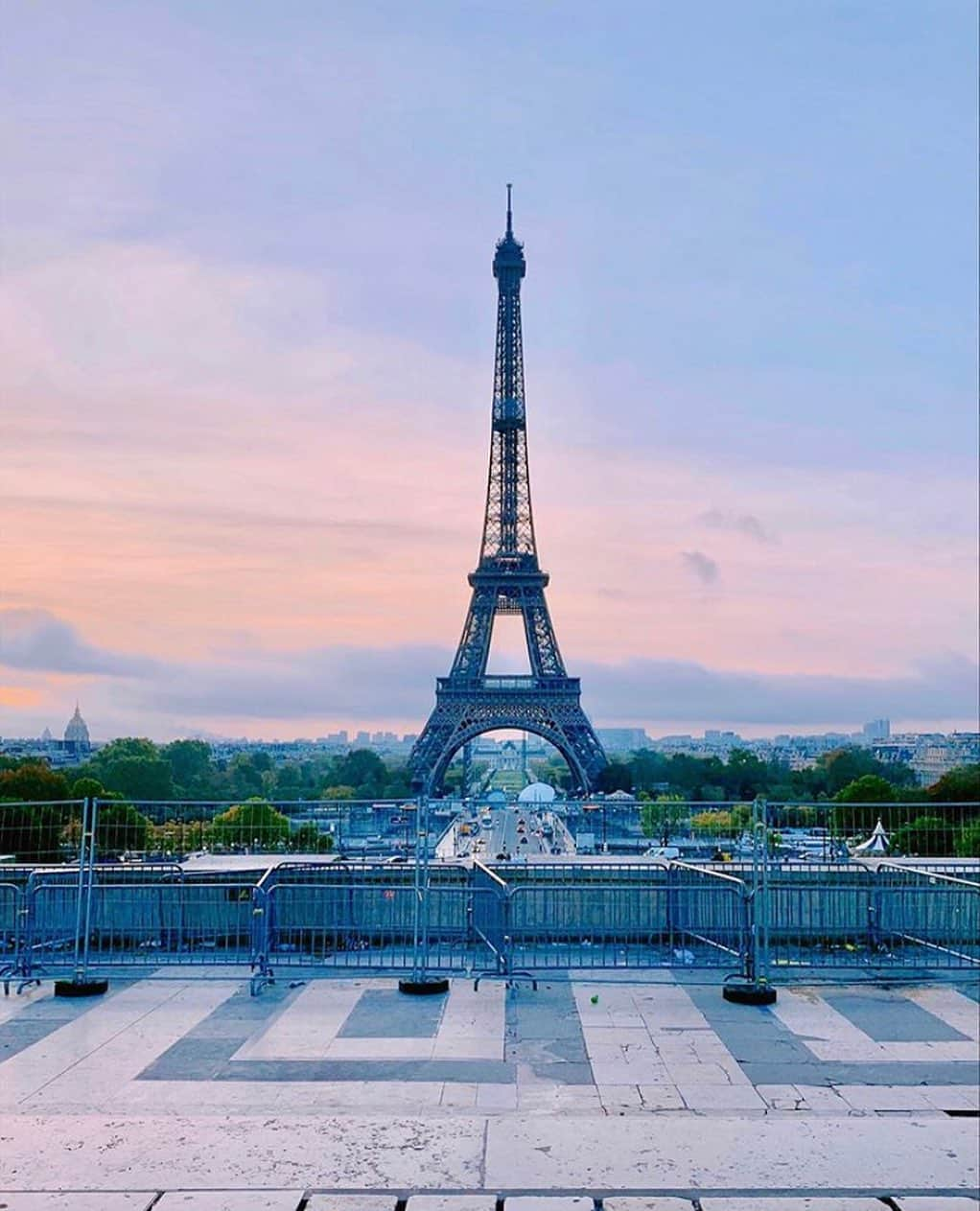 足立沙織さんのインスタグラム写真 - (足立沙織Instagram)「🇫🇷 🗼　 . . . . . . . .﻿ ﻿. #palaisdechaillot#effeltower#france#paris#travelphotography#france_focus_on#europetravel﻿#instagoodday#travelgram#france🇫🇷#saori__trip」8月20日 11時45分 - sao_ri_17