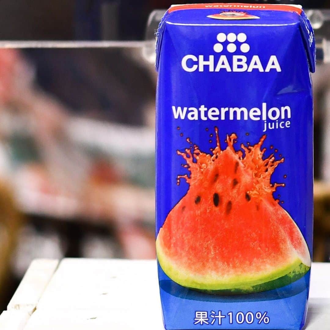 BIO-RAL靭店さんのインスタグラム写真 - (BIO-RAL靭店Instagram)「・ 「CHABAA(チャバ)　ウォーターメロン  ジュース180ml」  南国生まれのフレッシュなジュース★  CHABAA（チャバ）はフルーツ王国タイのジュースブランドです。  無加糖で防腐剤・着色料不使用の100%果汁ジュースなので安全性も高く、飲みやすいのが特徴。  南国の太陽をたっぷり浴びて育ったフルーツをつめ込んだフレッシュなジュース、ぜひ一度お試しください。  #ビオラル #bioral #bio-ral #ビオラル靭店 #スーパーライフ #ライフコーポレーション #阿波座 #靭公園 #ライフ #ナチュラルスーパーマーケット #ナチュラルマーケット #オーガニック #organic #bio	 #CHABAA #フルーツジュース #チャバ #南国フルーツジュース #すいかジュース #ウォーターメロンジュース」8月20日 11時52分 - bioral_west