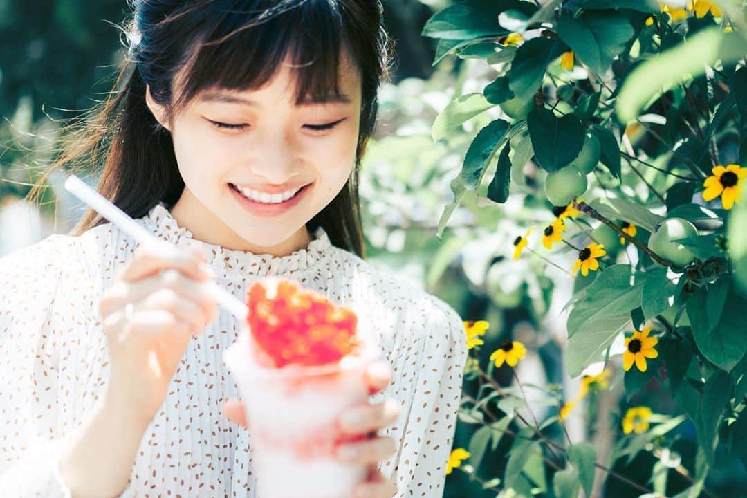 石井美音奈のインスタグラム：「笑ってる方が私らしいや❤︎ 20歳に見えないけど🙃  友達がたくさん撮ってくれて載せたいのがいっぱいある^_^」