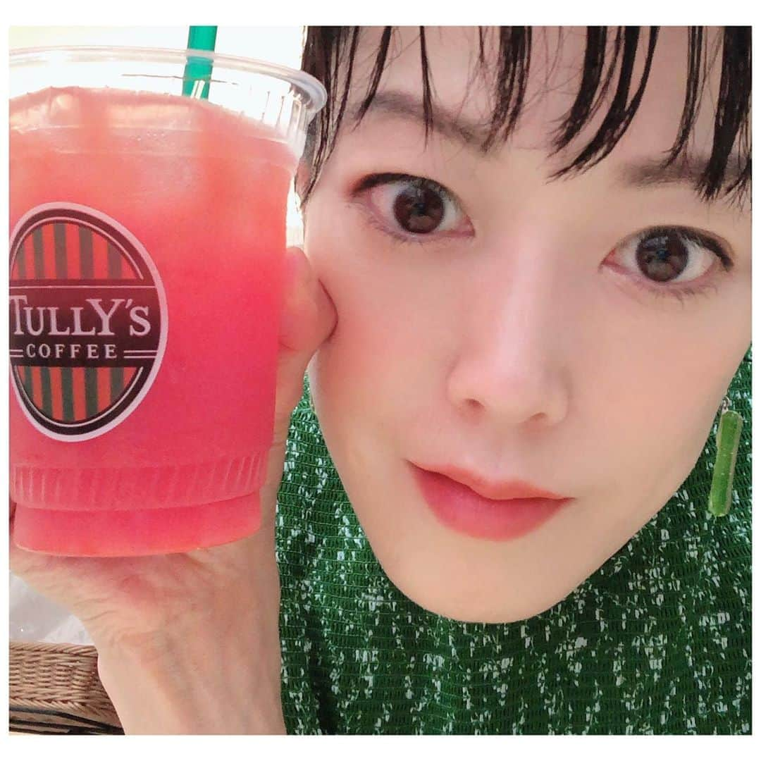 大和悠河さんのインスタグラム写真 - (大和悠河Instagram)「夏にはスイカスムージー🍉  . . . #大和悠河　#yugayamato #タリーズ  #スイカスムージー  #スイカ🍉  #スイカ大好き　#水分補給   #スイカジュース  #スイカジュース🍉 #自撮りにしてみた😉　#tullys   #tullyscoffee  💚8/26(水)⭐️9時生配信💚 half moon, half-moon, halfmoon上弦の月🌓 アーリオオーリオペペロンチーノ  💝第18章LINE LIVE生配信💝 🍑ジューシーピーチスムージー🍑  . .  大和悠河LINE LIVE生配信 9月の予定 第19章2日(水) (月)🌕9時 第20章10 日(木)(月)🌗9時 第21章17日(木)(月)🌚9時 第22章24日(木)(月)🌓9時  .」8月20日 12時05分 - yugayamato