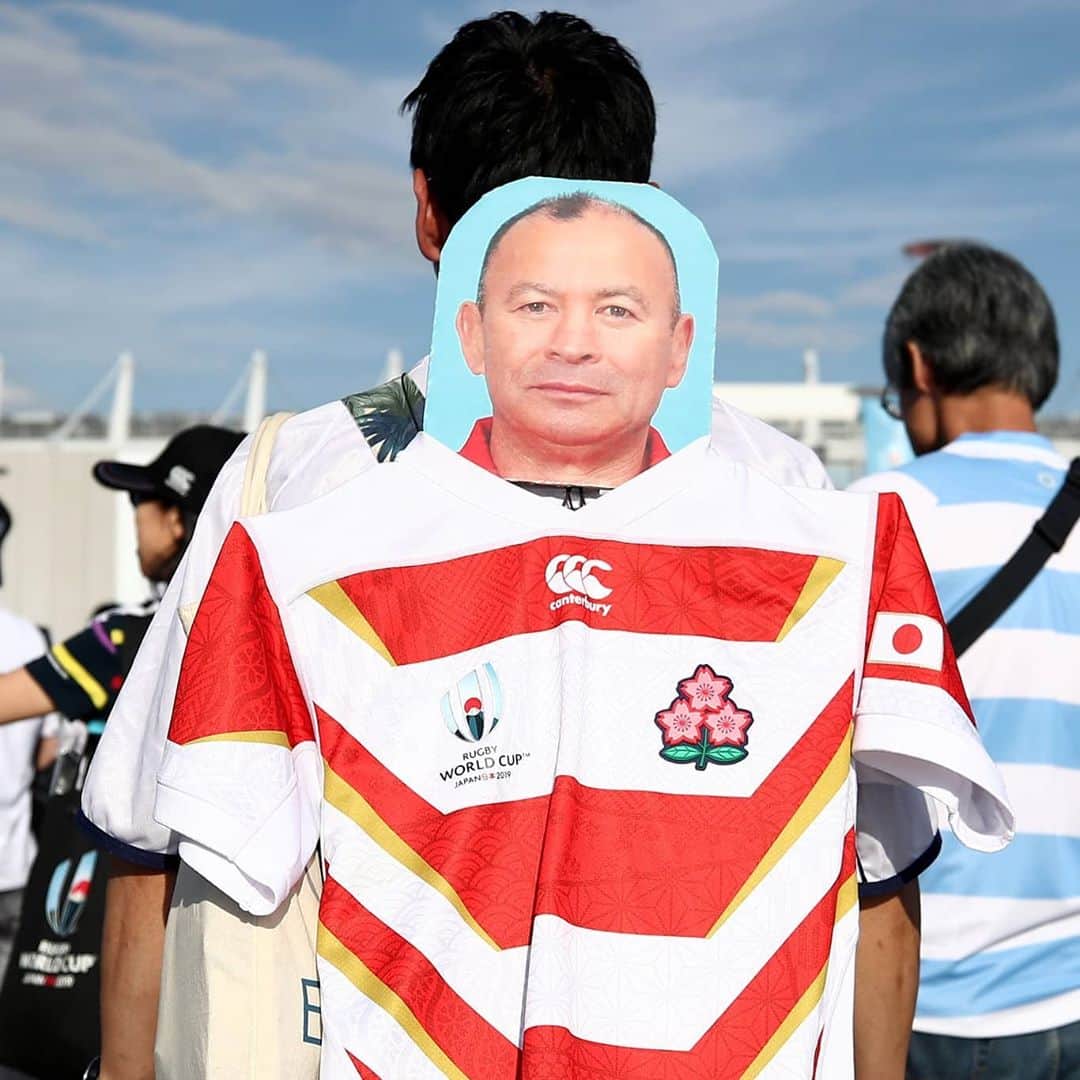 ラグビーワールドカップさんのインスタグラム写真 - (ラグビーワールドカップInstagram)「油断するな！  エディーさんはいつも見ているぞ！👀 #RWC2019 #OneTeam #JapanRugby #RWC #EddieJones」8月20日 12時10分 - rugbyworldcupjp