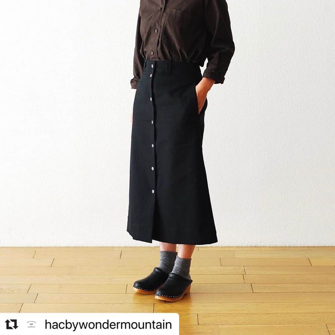 wonder_mountain_irieさんのインスタグラム写真 - (wonder_mountain_irieInstagram)「#Repost @hacbywondermountain with @make_repost ・・・ _ MHL. / エムエイチエル “JAPANESE DENSE COTTON SKIRT” ￥25,300- _ 〈online store / @digital_mountain〉 https://www.digital-mountain.net/shopdetail/000000012149/ _ 【オンラインストア#DigitalMountain へのご注文】 *24時間注文受付 *1万円以上ご購入で送料無料 tel：084-973-8204 _ We can send your order overseas. Accepted payment method is by PayPal or credit card only. (AMEX is not accepted)  Ordering procedure details can be found here. >> http://www.digital-mountain.net/smartphone/page9.html _ blog > http://hac.digital-mountain.info _ #HACbyWONDERMOUNTAIN 広島県福山市明治町2-5 2階 JR 「#福山駅」より徒歩15分 (水曜・木曜定休) _ #ワンダーマウンテン #japan #hiroshima #福山 #尾道 #倉敷 #鞆の浦 近く _ 系列店：#WonderMountain @wonder_mountain_irie _ #MHL. #エムエイチエル #MARGARETHOWELL #マーガレットハウエル」8月20日 12時40分 - wonder_mountain_