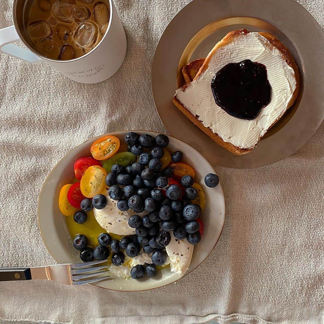 カン・ミンギョン のインスタグラム：「점심 꼭!」