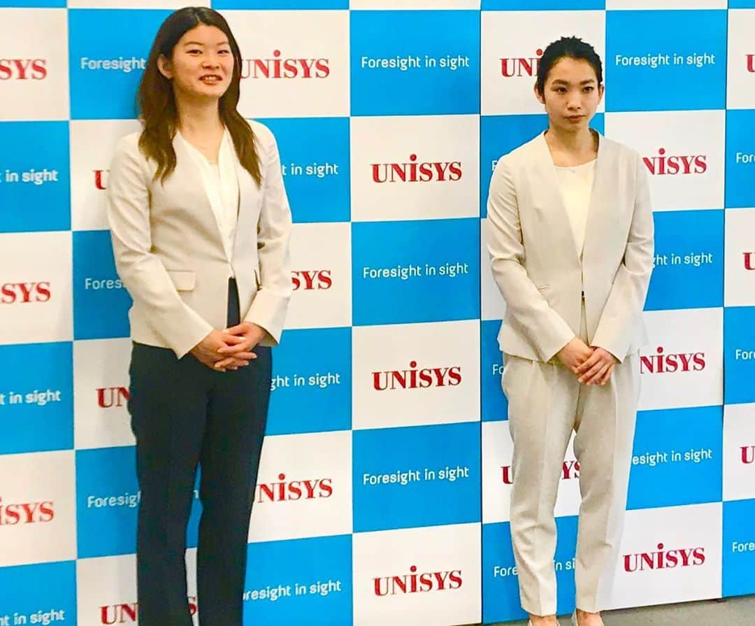 吉崎仁康さんのインスタグラム写真 - (吉崎仁康Instagram)「‪バドミントンの高橋礼華選手が現役を引退、松友美佐紀選手とのタカマツペア解消のオンライン記者会見の司会を務めさせていただきました。 日本人初となる世界ナンバー1やリオオリンピックでの金メダル獲得など、偉業の数々を成し遂げました。会見では13年間に渡ってペアを組んだ二人の絆を強く感じましたね。松友選手は今後ミックスダブルスを中心に活動していくとのことです。高橋選手、本当にお疲れ様でした！ #タカマツペア #日本ユニシス #現役引退 #高橋礼華 #松友美佐紀 #バドミントン #吉崎アナ #オンライン記者会見」8月20日 12時47分 - yoshiyasu.yoshizaki