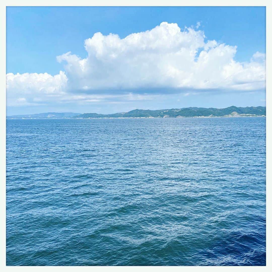 kumikoさんのインスタグラム写真 - (kumikoInstagram)「40分だけ海を渡ってプチ夏休み。 よい気分転換になりました♫」8月20日 12時59分 - makudeco