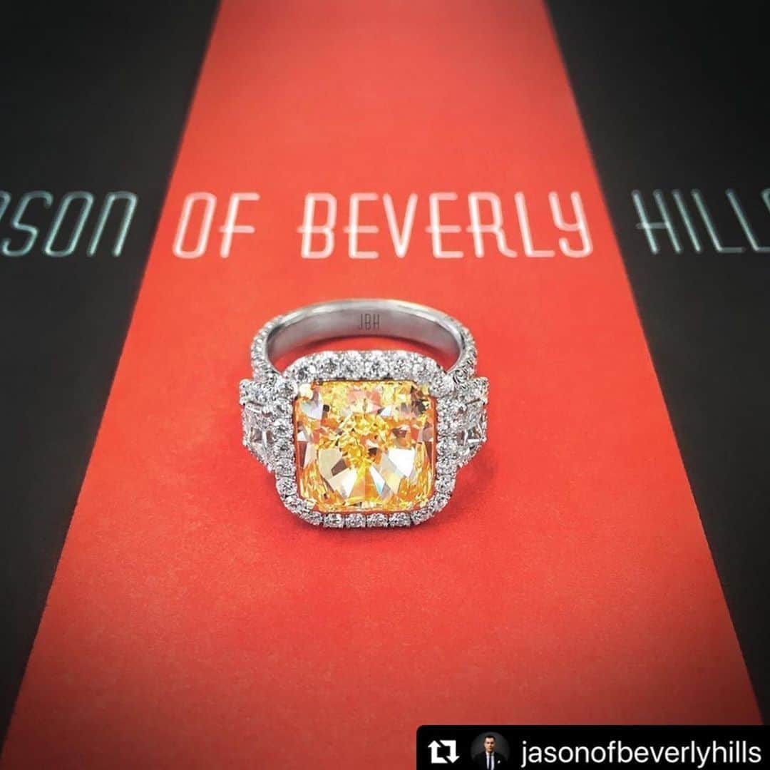のインスタグラム：「#Repost @jasonofbeverlyhills with @make_repost ・・・ #Love ❗️ Custom 8 ct radiant cut center stone. Swipe left for video. #jasonofbeverlyhills -  #designer #jewelry #iloveyou #beverlyhills #ビバリーヒルズ #diamonds #ダイアモンド#リング#luxury #ラグジュアリー #ジュエリー #jasonofbeverlyhills #jasonofbh  #ロサンゼルス #銀座」