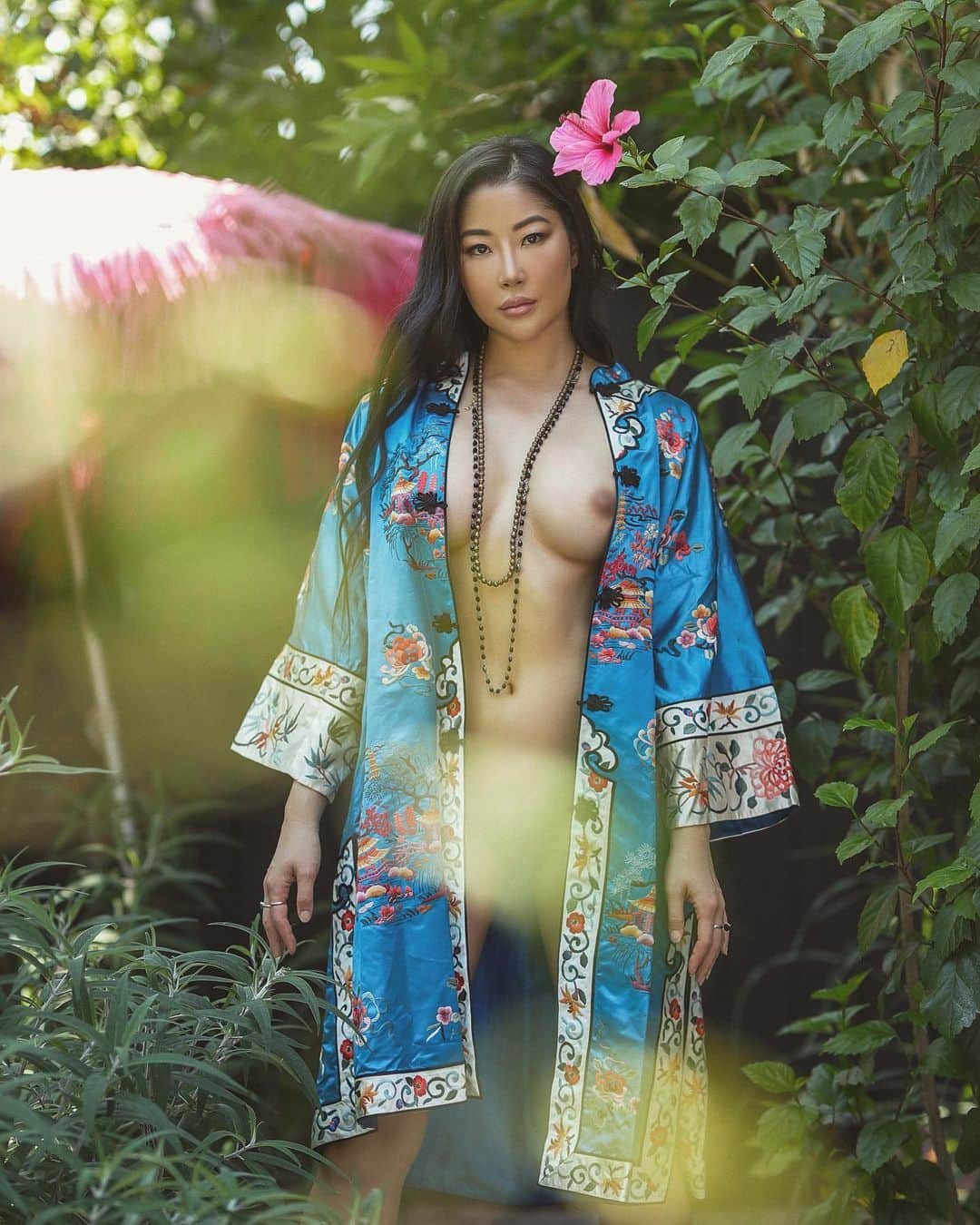 GODDESS OF LOVEのインスタグラム：「We are magic. We are pure. We’ve been fooled, contaminated, and programmed since birth to believe we don’t matter. But we are capable of more than we may ever know. Enjoy your life, but please don’t dumb yourself down. Live with purpose and die with honor. Fuck Fear! Limit your screen time and consume only what’s enlightening, positive, and truly informative. Share with me your favorite resources for news and entertainment and I will share some of my current favs as well. Be open minded. Spend time watching and listening to factual information from new, real voices (new to you). This is very important. There’s so many good resources out there and I don’t think most people know about them. We need to share this info. What are you consuming? Where are you getting your news? Tag IG accts, list your favorite YouTube Channels (the real ones usually get censored, removed, or de-platformed), websites, documentary titles, activists, doctors, scientists, etc...」