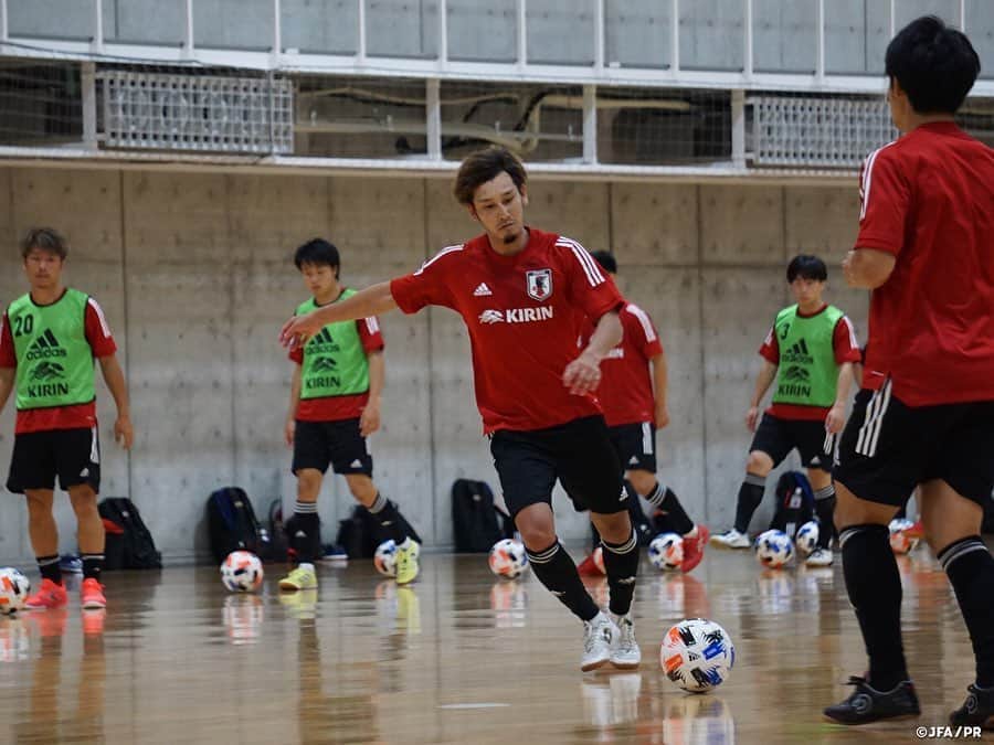 日本サッカー協会さんのインスタグラム写真 - (日本サッカー協会Instagram)「#フットサル日本代表 候補　#高円宮記念JFA夢フィールド でトレーニングキャンプを実施  11月に控えたAFCフットサル選手権2020に向け千葉県でトレーニングキャンプを実施しました。当初8月上旬に愛知県でトレーニングキャンプを予定していたものの、昨今の感染状況を踏まえて活動実施を見合わせていましたが、多くの方のサポートを受けて今年完成した高円宮記念JFA夢フィールドで活動を実施できることになりました。  今回のトレーニングキャンプには初招集となる #水谷颯真 選手、2年ぶりの招集となった #堀内迪也 選手、そして昨年末に難病を発症、リハビリを経て復活した #ピレスイゴール 選手を含む19名の選手が招集されました。  ピレス・イゴール 選手コメント（ #ペスカドーラ町田 ） -- 個人的には3月に退院してから代表に再び呼ばれたことはとても嬉しいです。また呼ばれることはないと思っていたので、40歳のベテラン選手にチャンスを与えてくれたことに感謝しています。これからもっともっと頑張らないといけないことは自分が誰よりも分かっているので、日本を代表することを誇りに思い、これまで以上に自分のベストを尽くします。 -- #daihyo #jfa #futsal」8月20日 13時29分 - japanfootballassociation