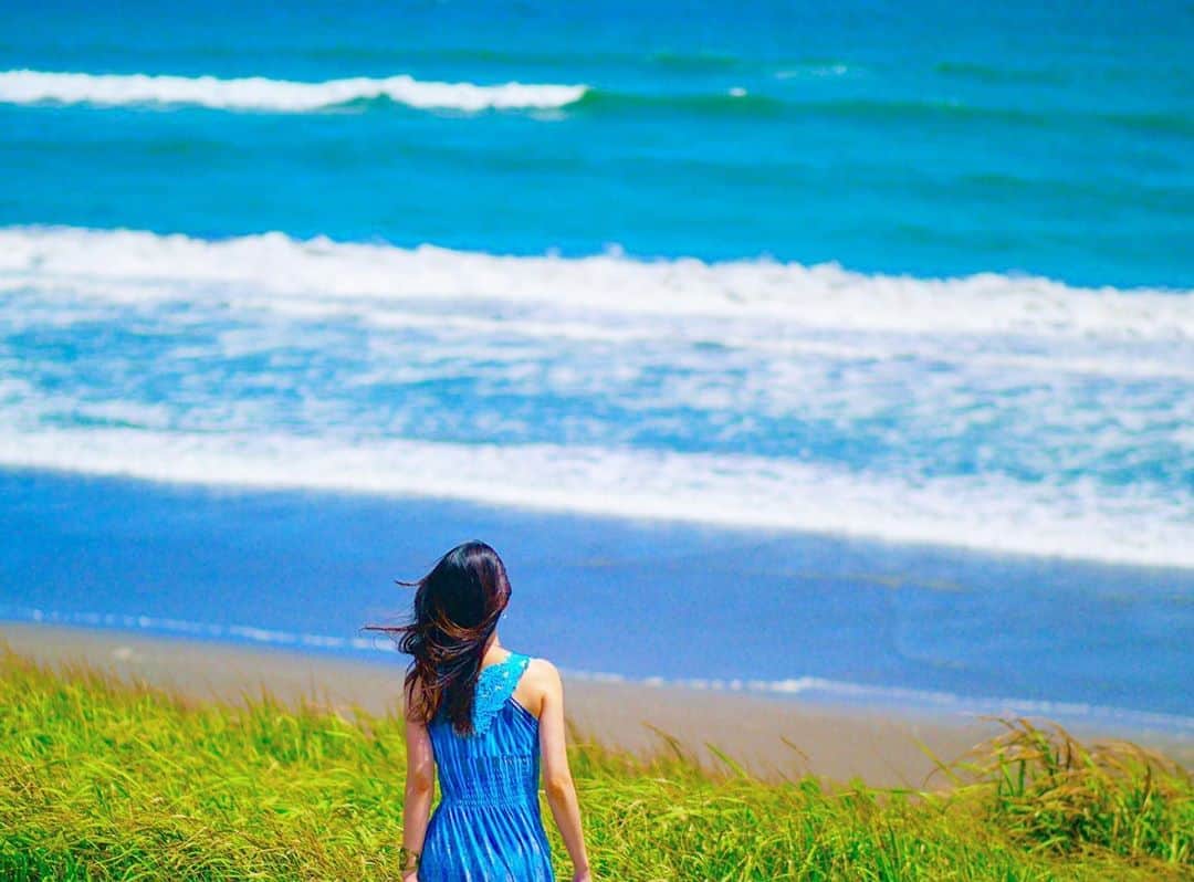 吉山りささんのインスタグラム写真 - (吉山りさInstagram)「海が呼んでる🌈🧜🏻‍♀️💕  #ocean #oceanview  #sea #海 #うみ #海大好き  #ロングヘア #地毛  #instfashion  #アラフォーママ #nsnl #ビーチ #beach #夏 #夏コーデ #blue #wave #instalike #instaphoto #photography #写真 #吉山りさ #モデル 歴24年目 #photo #me #happytime」8月20日 14時09分 - oreorerisa