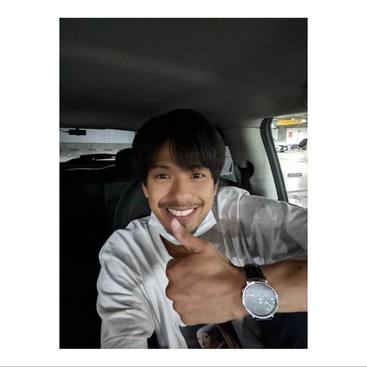 森崎ウィンのインスタグラム：「本日僕は、30歳を迎えました。まず今までお世話になった皆様、そして、僕の大好きなファンの皆様に感謝を申し上げます。昨日 #MORISAKIWIN として初のEP #PARADE のリリース、そして今日 #メモリアルブック #partner の発売。本当にありがたい。自分がどれだけ、人に恵まれてどれだけ支えてもらってるか、深く実感しております。恩返し出来るよう日々精進して参ります。何卒、これからも、よろしくお願いします(^o^) ウィンファンの皆様、ウィンを好きでいる事を胸張って言えるような、エンターテイナーになります。ずっと、俺について来てくれ!!! 以上。#森崎ウィン でした」