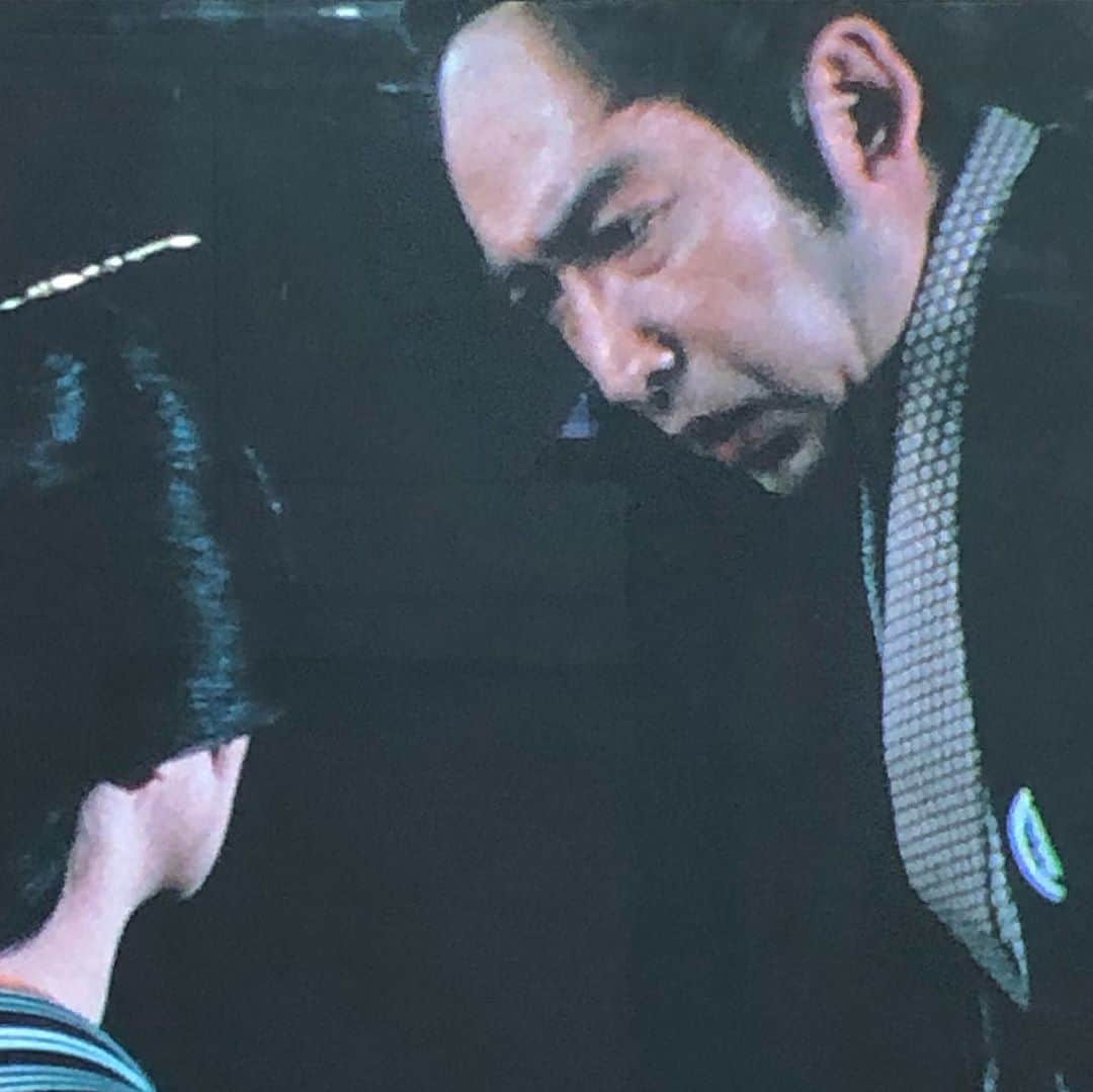雨月衣のインスタグラム：「テレビをつけたら時代劇やってた。蜷川幸雄かと思ったら今度は中村主水＝藤田まことだった。 「必殺仕事人」やってくれる群馬テレビっていいね 婿殿と母上の会話いいな #必殺仕事人 #必殺シリーズ #藤田まこと #菅井きん」