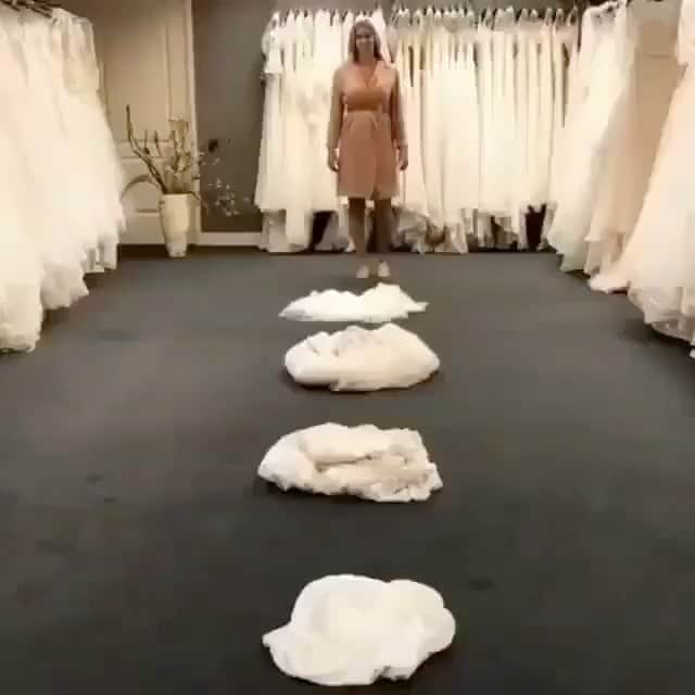 のインスタグラム：「Which one is your favorite? 😊 . . . . . . . . .  #dress  #vestido #weddingdecor #decoracaocasamento  #wedding #bride #bridetobe #noiva  #vestidodenoiva #weddingdress #weddinggown  #casamento #honeymoon #luademel #destinationwedding #weddingideasbrides」