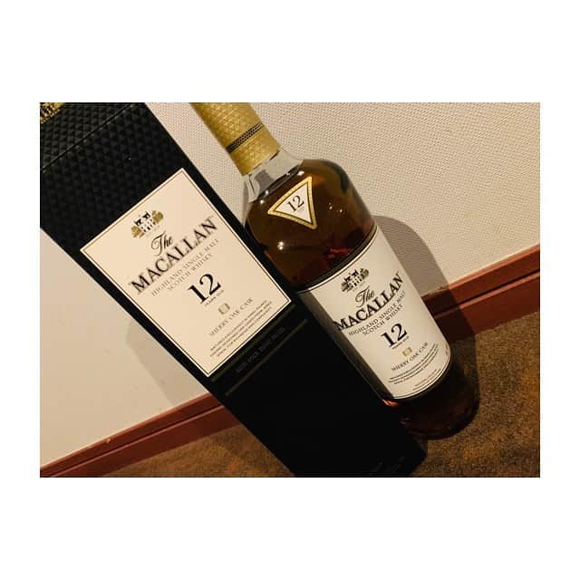 向井藍のインスタグラム：「父の命日だったのでよく飲んでたマッカランを🥃♠︎  #向井藍 #macallan #忘れられない日 #夏」