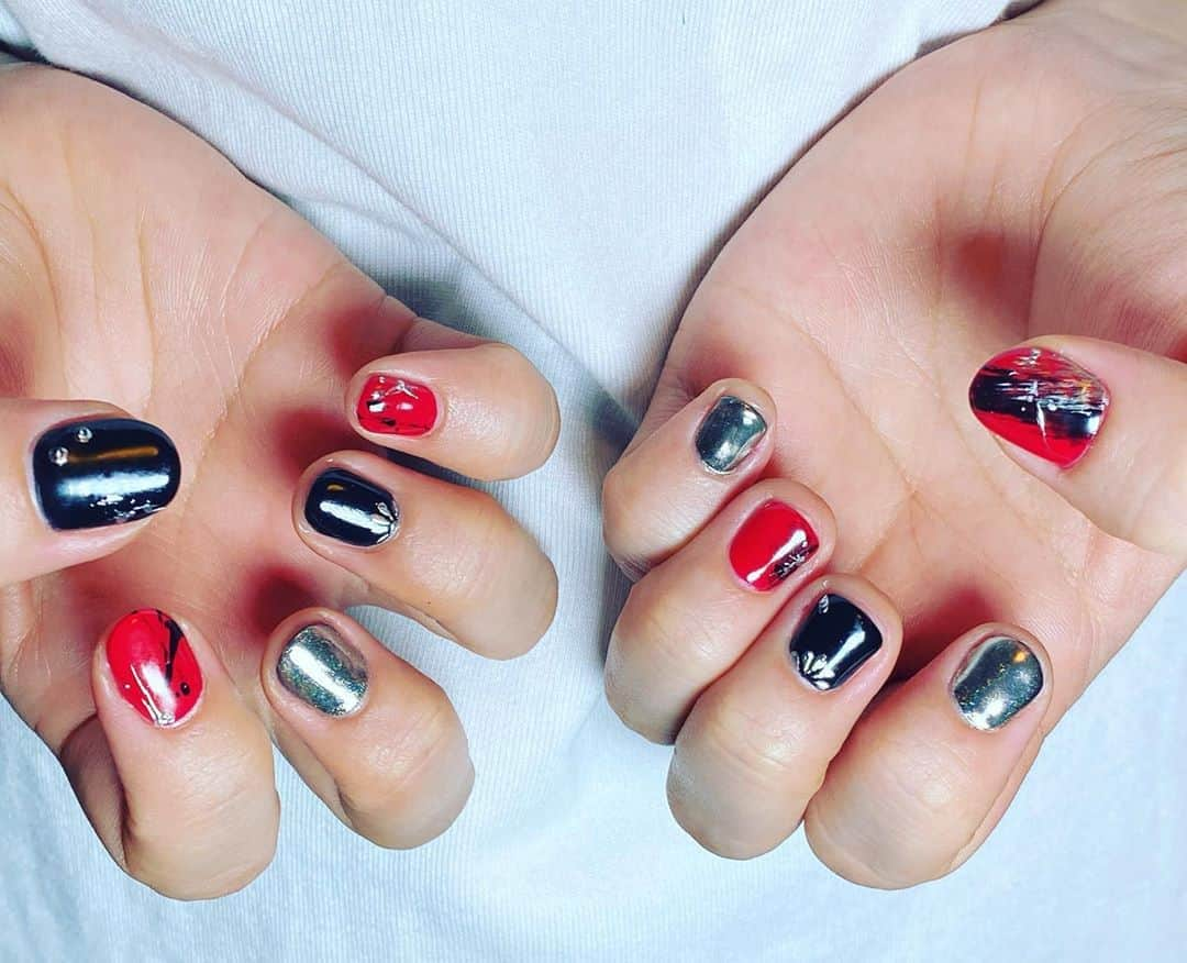 森恵さんのインスタグラム写真 - (森恵Instagram)「New Nail！！ テレキャスカラーをイメージして オーダーしたよ！ ✨最高すぎじゃない？✨  #nailsalontria #ギター用 #ジェルネイル #テレキャス #8月22日 #8月23日 #2days #配信ライブ」8月20日 15時22分 - morimegumi_official