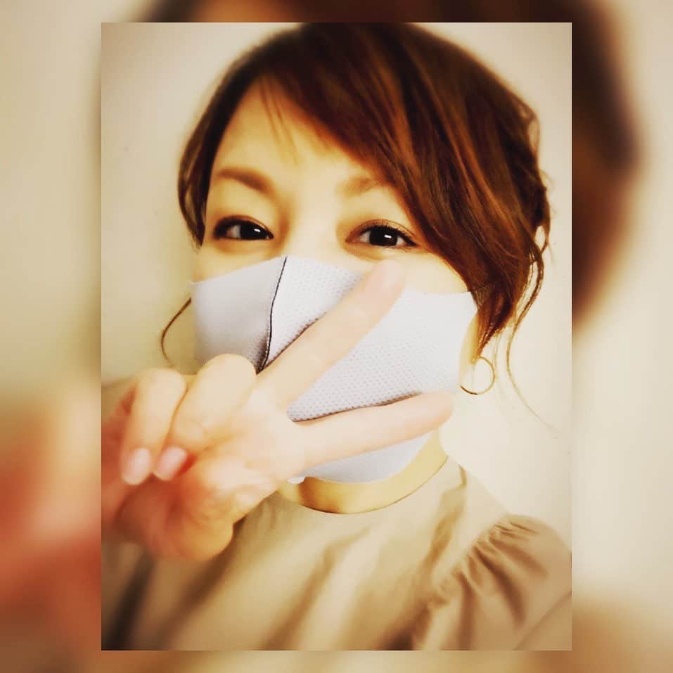 中澤裕子のインスタグラム：「📺📺 今から☆めんたいワイド☆ 生放送。 別場所からリモート出演。 本番ギリギリまでマスク。 局内は涼しいから大丈夫だけど 外は猛暑。 みなさん体調管理 お気をつけください。  #fbs #めんたいワイド」