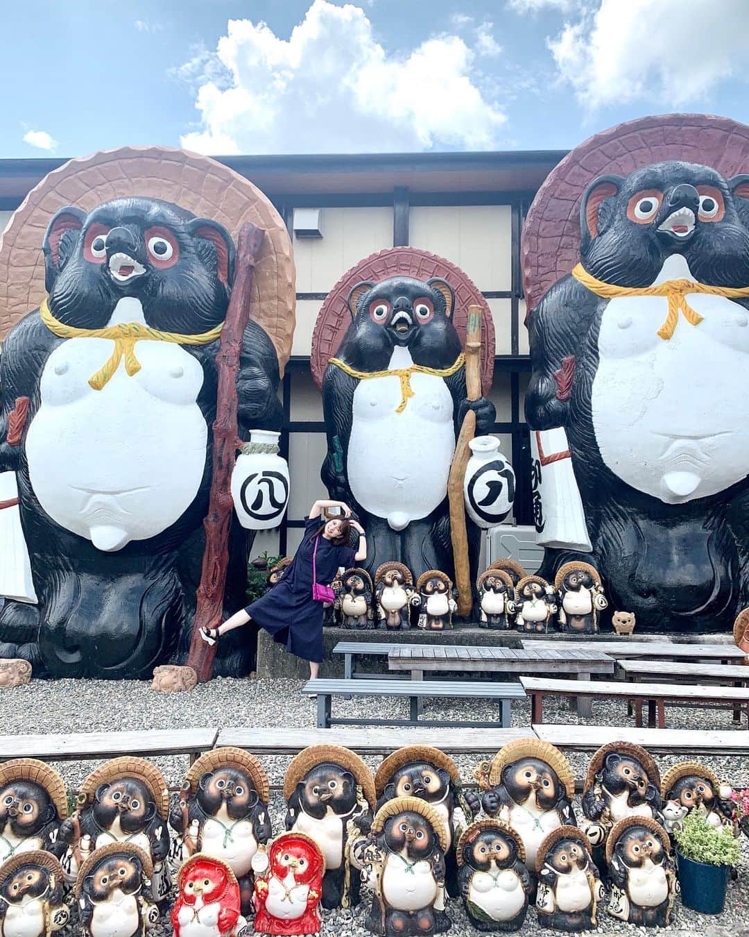 綾瀬麗奈さんのインスタグラム写真 - (綾瀬麗奈Instagram)「. でっっっかい！！！ . . #たぬき村」8月20日 15時29分 - ayasereina
