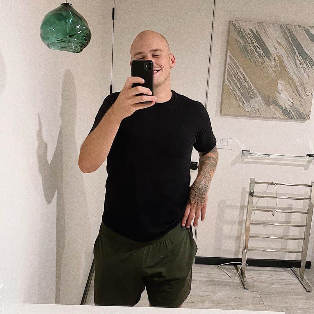 ブランドン・シェイアのインスタグラム：「I had a good day 🙃 how was yours?」
