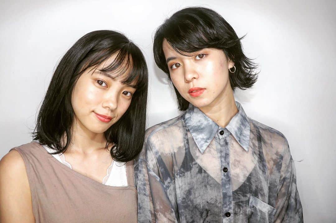 中山来未のインスタグラム：「2人GARTE🧏🏻‍♂️ 色々あり前回と同じカラーと前髪カットでした🎥  それにしてもねね(@nenekonishi ) クールです❗️  担当は @kaito_garte くん　謝謝  #GARTE @hairsalon_garte」