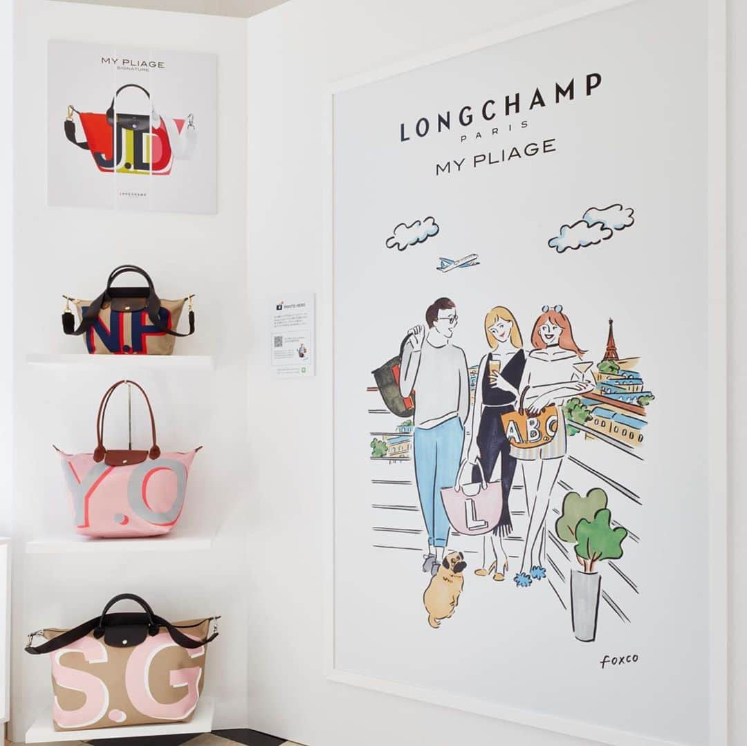 渡邉香織さんのインスタグラム写真 - (渡邉香織Instagram)「Thanks for having me @longchamp 🇫🇷 Please come and see my big big illustration at Omotesando hills Longchamp popup store🏇  キャンバスが大きくなるほど嬉しいね！」8月20日 16時00分 - foxco_kaori