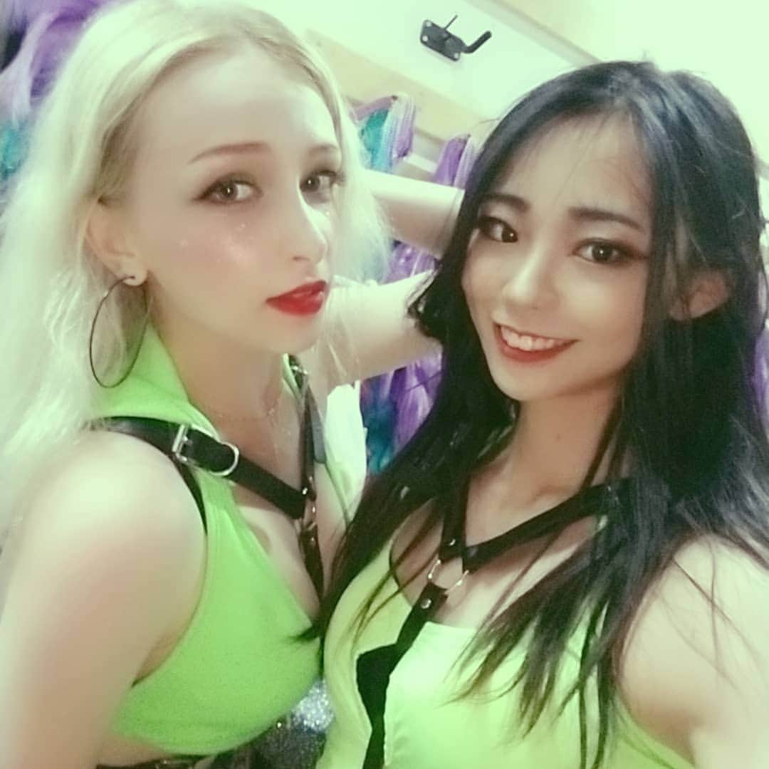 ほたるのインスタグラム：「EVE💚 . . thank you♡ . . . #burlespuetokyo #バーレスク東京 #エンタメ活動を止めない #ネオン #蛍光グリーン #ダンス衣装 #パフォーマンス」