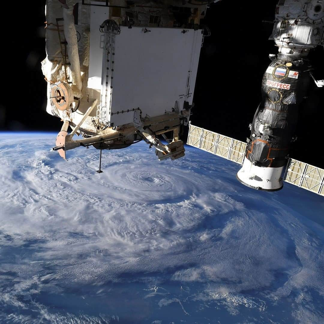 ABC Newsさんのインスタグラム写真 - (ABC NewsInstagram)「Hurricane Genevieve is seen from the International Space Station (ISS) orbiting Earth in images taken by NASA astronaut Christopher J. Cassidy. #hurricanes #hurricanegenevieve #space #iss #internationalspacestation」8月20日 16時28分 - abcnews