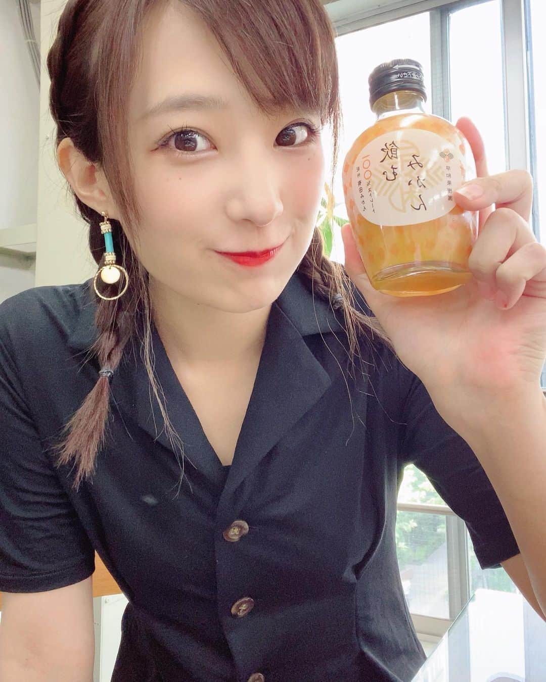 ミクのインスタグラム：「. . 洋平さんからもらったお土産🍊 ありがとうございましっそよ🍹 では、ワークショップに行ってきます☆ . .  #飲むみかん」