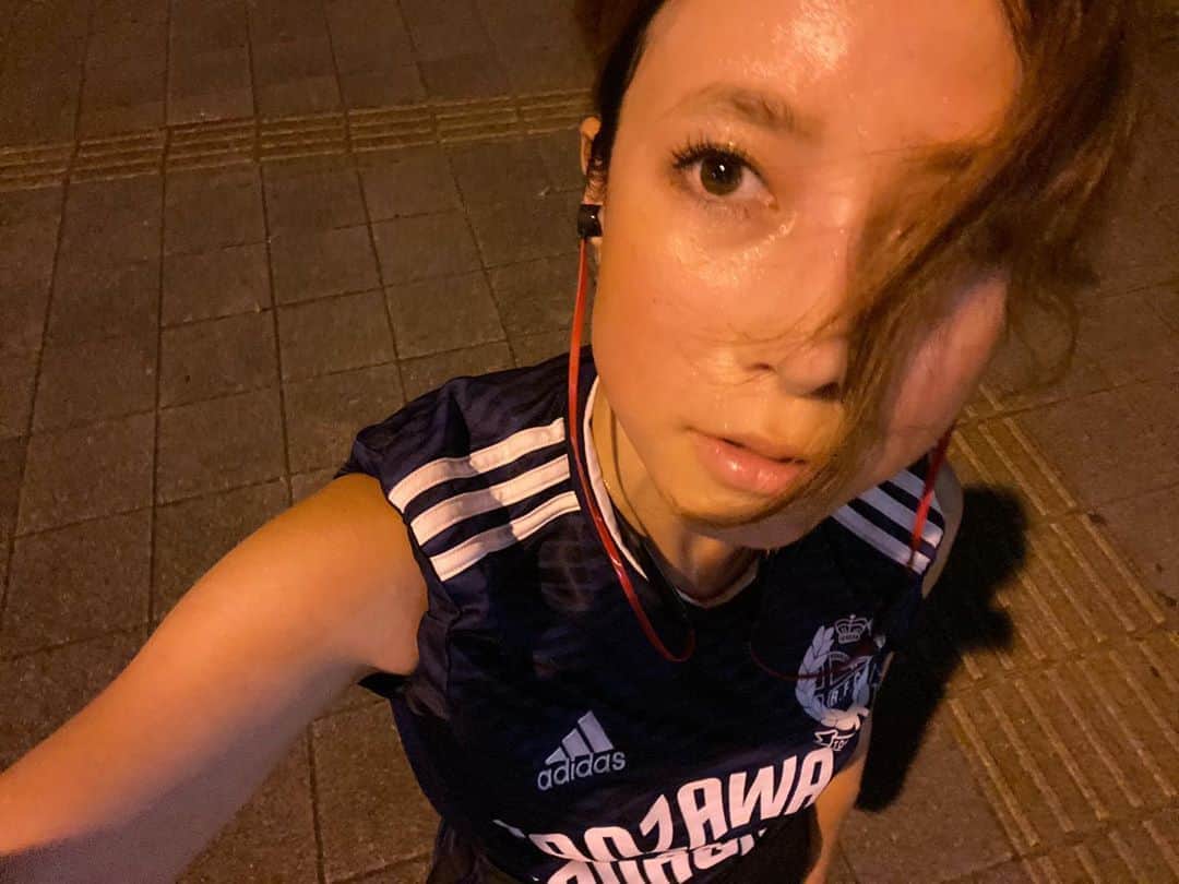 黒澤まさ美さんのインスタグラム写真 - (黒澤まさ美Instagram)「. こう暑いと夜しか走れないのですが、それでも水浴びしたかのような姿になります🚿 . #夜ラン . #running #nightrun #selfie #sports #ランニング #ランニング女子  #ハシリマスタグラム #汗だく」8月20日 16時21分 - masami_kurosawa