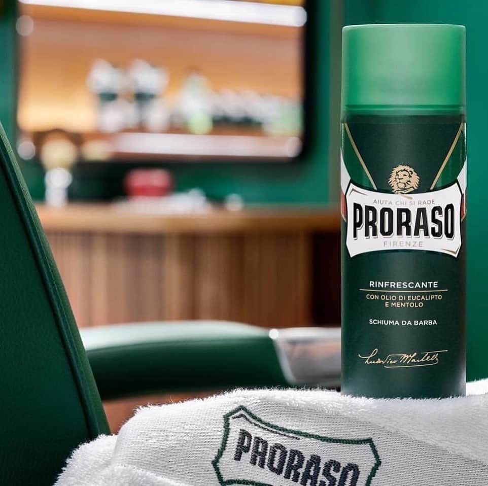 Proraso Japanのインスタグラム：「電動シェーバーは便利だけど、 剃刀でジョリジョリ自分で剃るのがたまらなく好きというクラシカルなあなたに。 Prorasoはそんなあなたのためのブランドです。 . . Repost from @prorasousa . . #proraso  #prorasousa  #prorasofirenze  #シェービングクリーム #シェービング  #ProShave #Italian #ItalianShave #イタリア製 #バーバースタイル #バーバーショップ #髭脱毛 #メンズスタイル #シェービングフォーム #Barber #メンズヘアスタイル #ヒゲ男子 #ヒゲ #BarberShop #ヒゲ脱毛 #メンズヘア #シェービングエステ #おしゃれさんと繋がりたい」