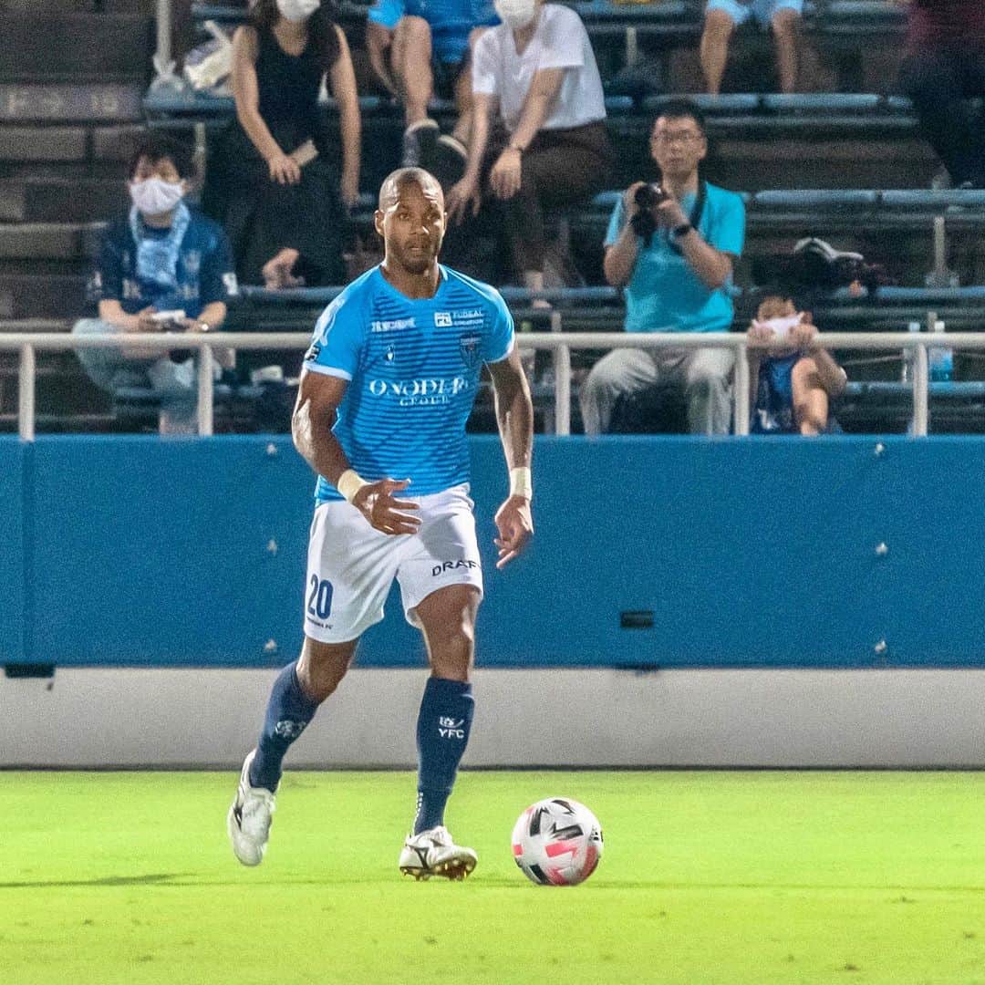 カルフィン・ヨン・ア・ピンさんのインスタグラム写真 - (カルフィン・ヨン・ア・ピンInstagram)「What a win yesterday on #kashimaantlers We set a record on most consecutive wins in J1 for yokohamafc」8月20日 16時42分 - calvinjongapin