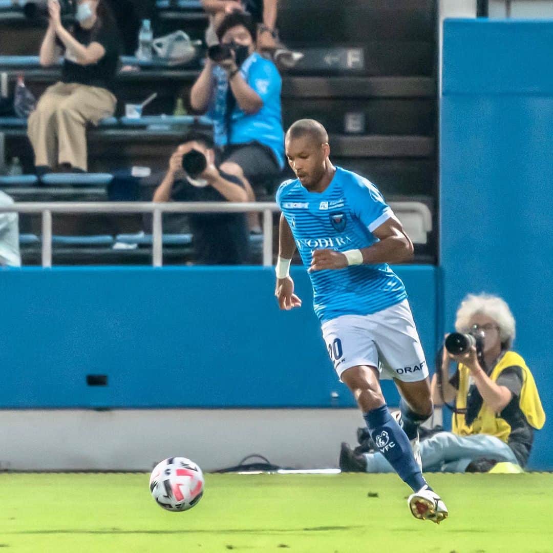 カルフィン・ヨン・ア・ピンさんのインスタグラム写真 - (カルフィン・ヨン・ア・ピンInstagram)「What a win yesterday on #kashimaantlers We set a record on most consecutive wins in J1 for yokohamafc」8月20日 16時42分 - calvinjongapin