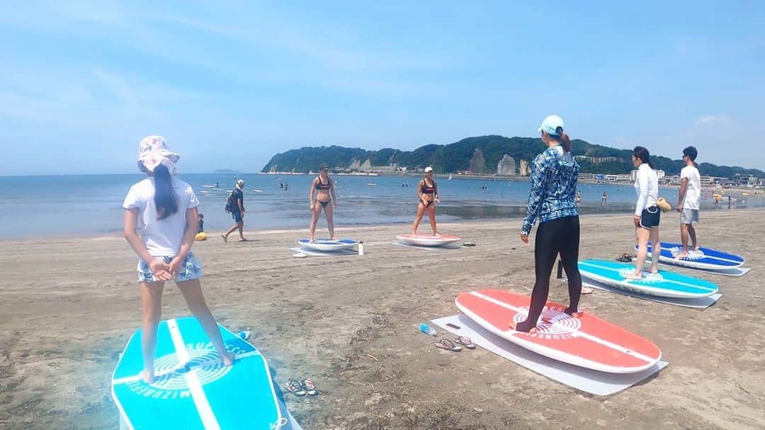 杏奈さんのインスタグラム写真 - (杏奈Instagram)「🏖️SUPNESS EVENT 🏄🏻 ご参加下さった皆様本当にありがとうございました✨ 世界初！水陸両用フィットネスボード#SUPNESS を使ったフィットネスイベント🤸🏻 例年とは景色が違う逗子海岸ですが、それでもまたたくさんの笑顔が見れたこと、運動神経が良くても悪くても運動を楽しんで貰うことが出来てとても嬉しかったです💓  サップネスの資格を一緒に取得して欲しいとお願いしたひかるちゃん @piiikachan と仕事の話や仲を深めたのも実はこの逗子海岸が最初。 毎年お世話になってる海の家のオーナーかずさん @kazu_shm に紹介したのがまる１年前。まさかこうして３人でお仕事が出来るようになるなんて思ってもいませんでした。 大好きな海で繋がったご縁に感謝しています。  SUPNESSは都内室内でもレッスンを行う予定です。 ご興味がある方は @kazu_shm HPイベント情報より。 SUPNESS発祥の福岡県福間海岸 @supness73 では来月9/12にイベントが行われます‼ 予約ページはストーリーにも貼っておきますね♪ 是非新感覚のSUPNESSを楽しんでみて下さい😀✨  大好きな太陽と海と人と笑顔に満たされた1日。 叶えたい想いと心を満たしてくれた皆さんへ。 本当にありがとうございました💓 これからもたくさんの笑顔が見たいから、大好きなみんなと一緒に全力で頑張ります‼  #SUPNESS#SUP#Marinesport#sea#seaside#fitness#逗子海岸」8月20日 16時44分 - anna97114