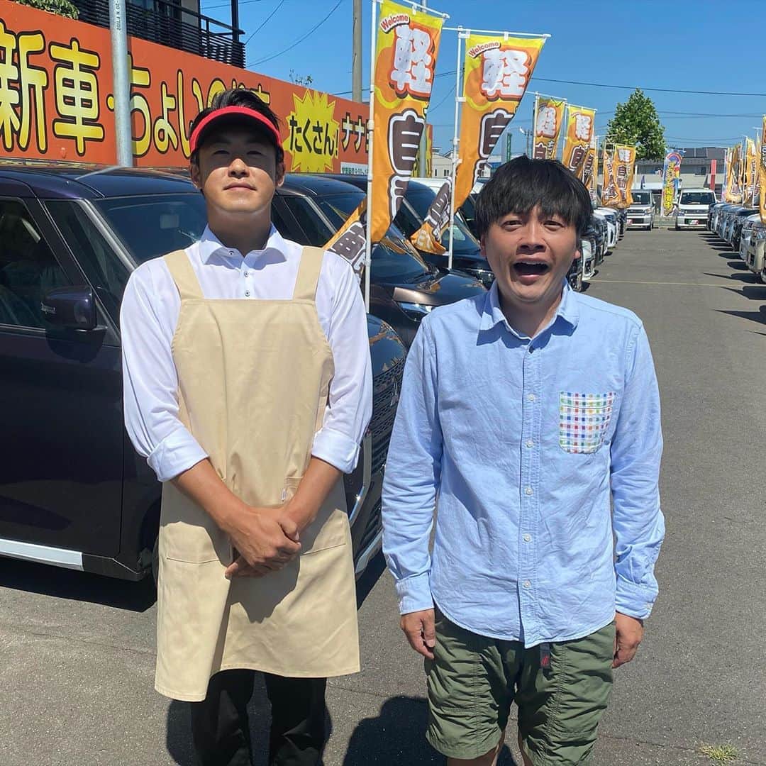 のインスタグラム：「‪車屋さんのコマーシャルだと聞いていたけど、衣装がファーストフードの店員でした。完成が楽しみですね。‬ ‪#CM撮影 #コマーシャル‬ ‪#カーパレット‬ ‪#カーパレットナナヨウオート‬ ‪#カーパレット盛岡‬ ‪#あどばるーん‬ ‪#クロマキー撮影 #緑のシャツ着て体透けたい願望‬ ‪#青森県と岩手県で放送されるそうです‬」