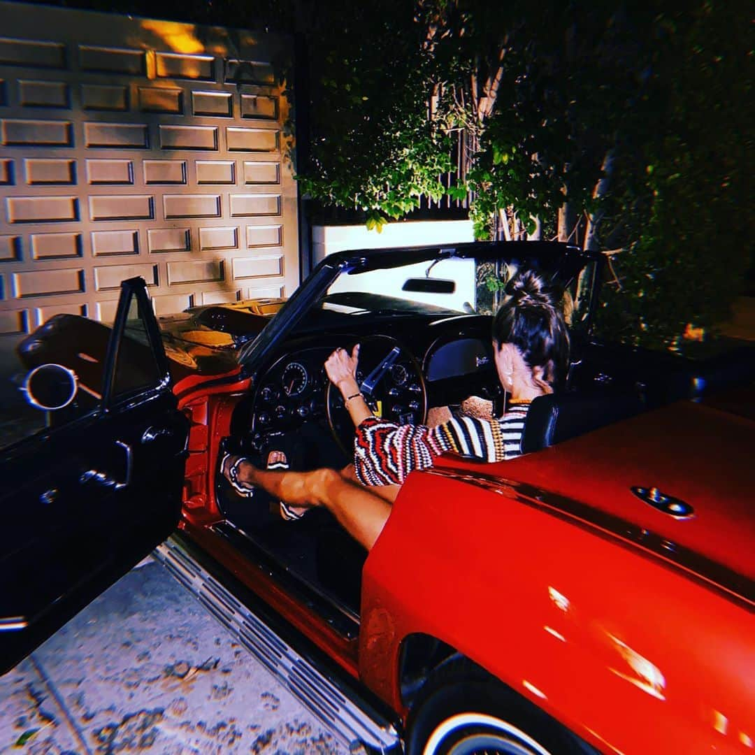 アレッサンドラ・アンブロジオさんのインスタグラム写真 - (アレッサンドラ・アンブロジオInstagram)「Little red Corvette Baby you're much too fast Little red Corvette 🚘💫🎶」8月20日 17時03分 - alessandraambrosio