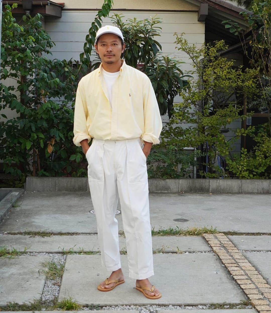 高田朋佳のインスタグラム：「Big oxford...  ———————————————————————— #summerstyle #mensstyle #mensstyleguide #menswear #resortstyle  #takadachannel #youtuber #onlyone #newcolonialstyle #jetset #singapore #luxuryresort #colonyclothing #singaporelife #singaporestyle  #lifestyle #fashion #mensfashions #dapper #igfashion #sprezzatura」