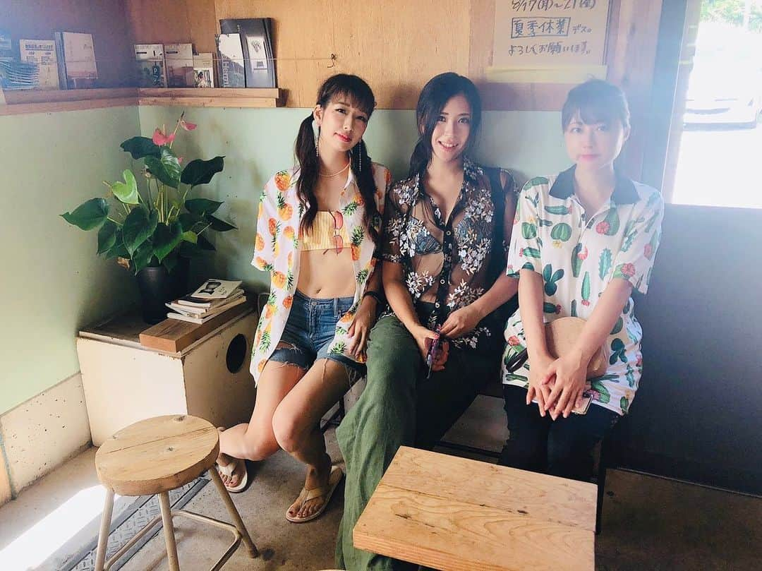 由井香織のインスタグラム：「千葉館山にある珈琲屋さん☕️ . . 入り口のひまわり🌻が出迎えてくれて入り口から珈琲豆のいい香り🤤❣️ . . 自分の好みの豆からアイスコーヒー作ってもらいました💓美味しい💕  #カフェ #珈琲  #cafe #coffee #カフェインスタグラマー #千葉 #館山 #夏 #夏休み #summer #beautiful #lunch #tokyo #昼食 #美味しい」