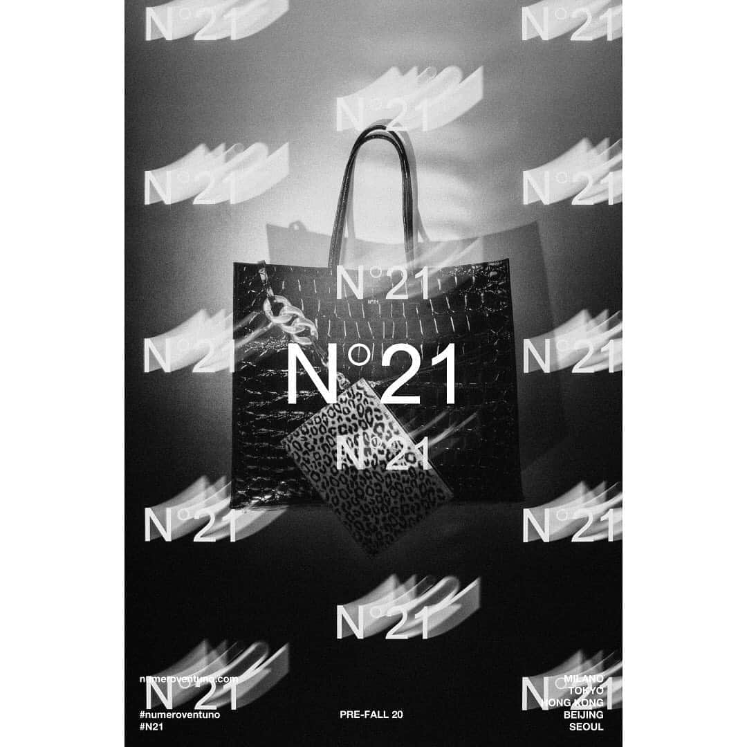 ヌメロ ヴェントゥーノさんのインスタグラム写真 - (ヌメロ ヴェントゥーノInstagram)「N21 Pre-Fall 2020 Collection. In store. NOW.  #N21 #numeroventuno #alessandrodellacqua #N21PreFall20 #N21Shopper」8月20日 17時18分 - numeroventuno