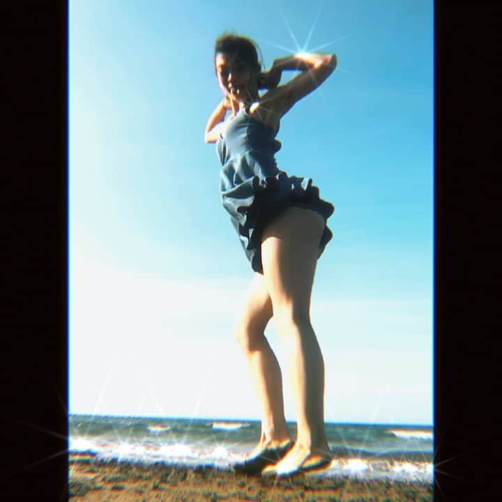 Asuka Fujimoriのインスタグラム：「🍯💕🌊💕🌴💕 @riri_tone #フルアウトしてたらすごい見られた #恥ずかしくなったのでちるだんす」