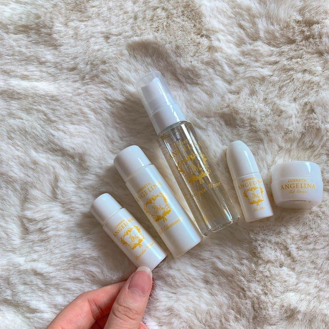 柴小聖さんのインスタグラム写真 - (柴小聖Instagram)「コスメティックアンジェリーナさんの 化粧品トラベルセット頂きました✨  馬プラセンタ昔よく飲んでたなぁ〜😚 ビタミン、アミノ酸、ミネラル、酵素たっぷりなので 使って変化していくのが楽しみです💓  初回の感想は 角質のザラザラがとれて いい感じでした♪  #美容垢  #美容好きな人と繋がりたい #beauty #美肌 #skincare  #コスメティックアンジェリーナ #シミケア #ざらつき解消 #ニキビケア #美白 #プラセンタの美白力 #pr   #photooftheday #instagood #ootd #followme #likeforlike #like4like #follow4follow #followforfollow #f4f #粉我 #动漫 #时装 #好吃 #赞 #偶像」8月20日 17時25分 - konona.official