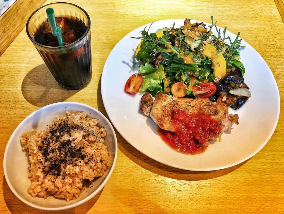 小河諒さんのインスタグラム写真 - (小河諒Instagram)「Let’s get healthy 😋  葉山にあるナチュラルフードレストラン 強い身体を作るには、食べるものが大切😉  自然由来の食材にこだわった僕の大好きなお店です😁 逗子葉山にドライブがてらチェックしてください🌞🚗  #HAYAMANOBS #ハヤマノブズ #naturalfood  #macrobiotic」8月20日 17時27分 - ryo_ogawa_