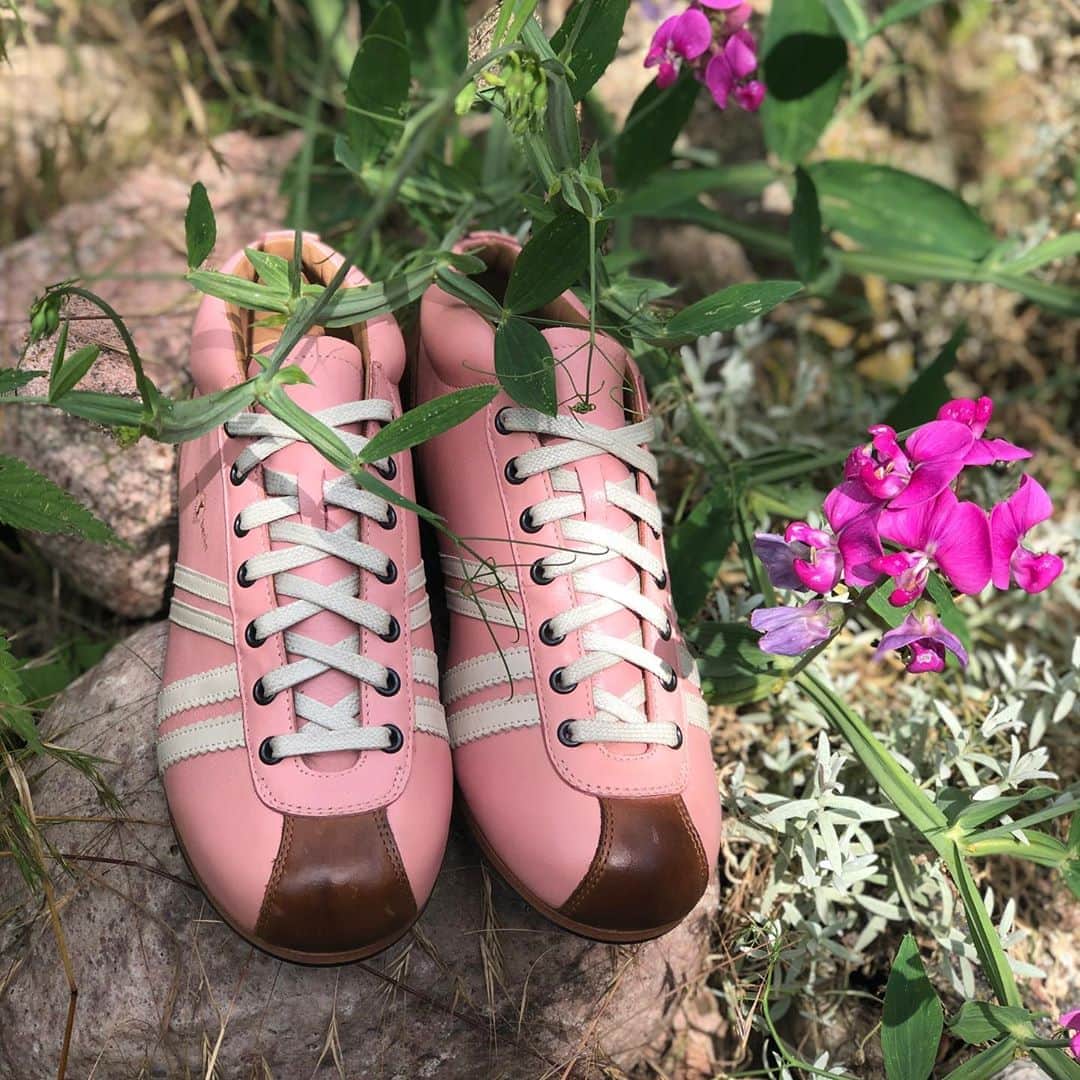 ツェハさんのインスタグラム写真 - (ツェハInstagram)「New In Online Shop !!! LIGA ANTIK ROSA 🦩 #zehaberlin #sneakers #liga #antikrosa #pink #shoes #pinkshoes #rosa #rosaschuhe #scarperosa #scarpe #footwear #vintagesportswear」8月20日 18時04分 - zehaberlin