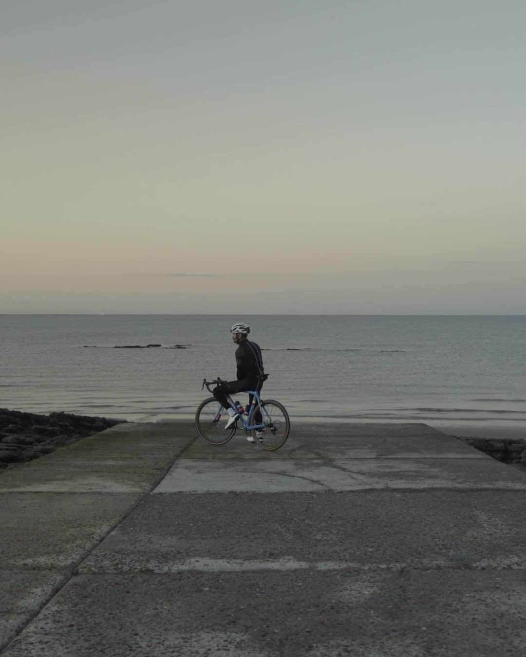 MR PORTERのインスタグラム：「“My name is Leon Cerrone and I suffer from severe depression…” To commemorate the launch of MR PORTER Health In Mind x @Rapha cycling jerseys, read our powerful story about two friends, Messrs @leon_cerrone and @georgemarshallphoto, whose friendship was forged through a shared passion for cycling, and how that friendship was instrumental in saving Mr Cerrone when he hit rock bottom. Watch the full film and read the story via the link in bio. #MRPORTERHealthInMind」